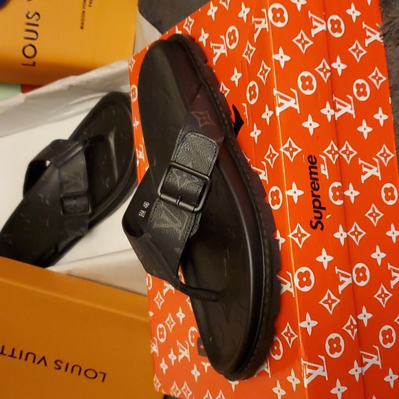 Louis Vuitton Flip Flops size Mens 12 (46) Black Monogram with Buckle - Picture 2 of 4